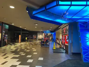 AMC Chenal 9