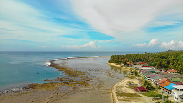 Pantai Sorake Nias selatan