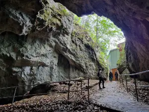 Harmanecká cave