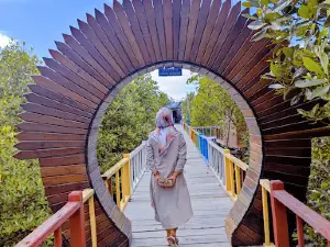 Taman Wisata Mangrove Klawalu Sorong