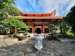 Hòn Đá Bạc