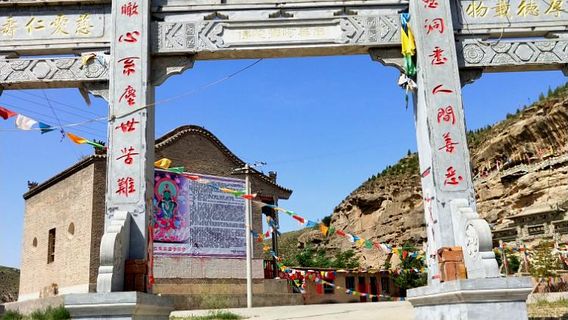 Grotto Temple (Tibetan Buddhism Holy Land)