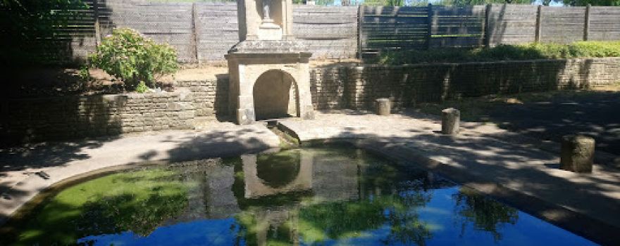 Fontaine De Charzais