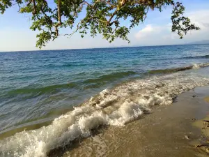 Pantai Molui Tambu