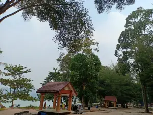 Teluk Senangin Beach (Pantai Peranginan Teluk Senangin)