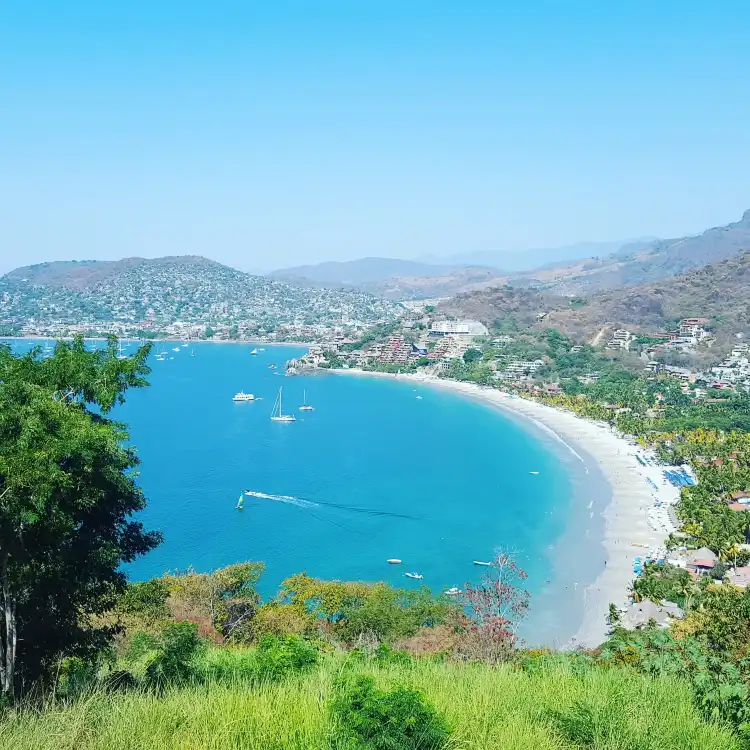 Hotels near Playa la Ropa
