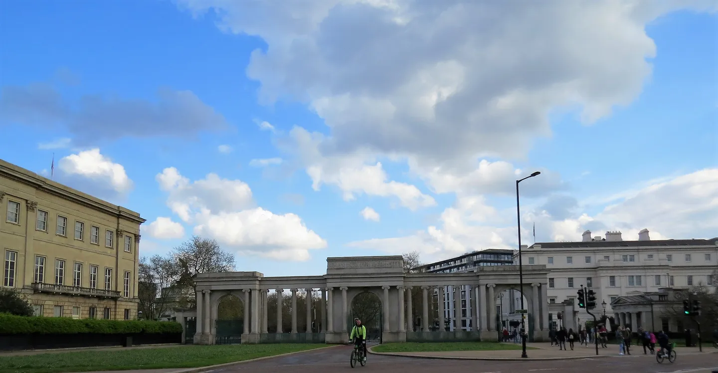 1_Hyde Park Corner Station