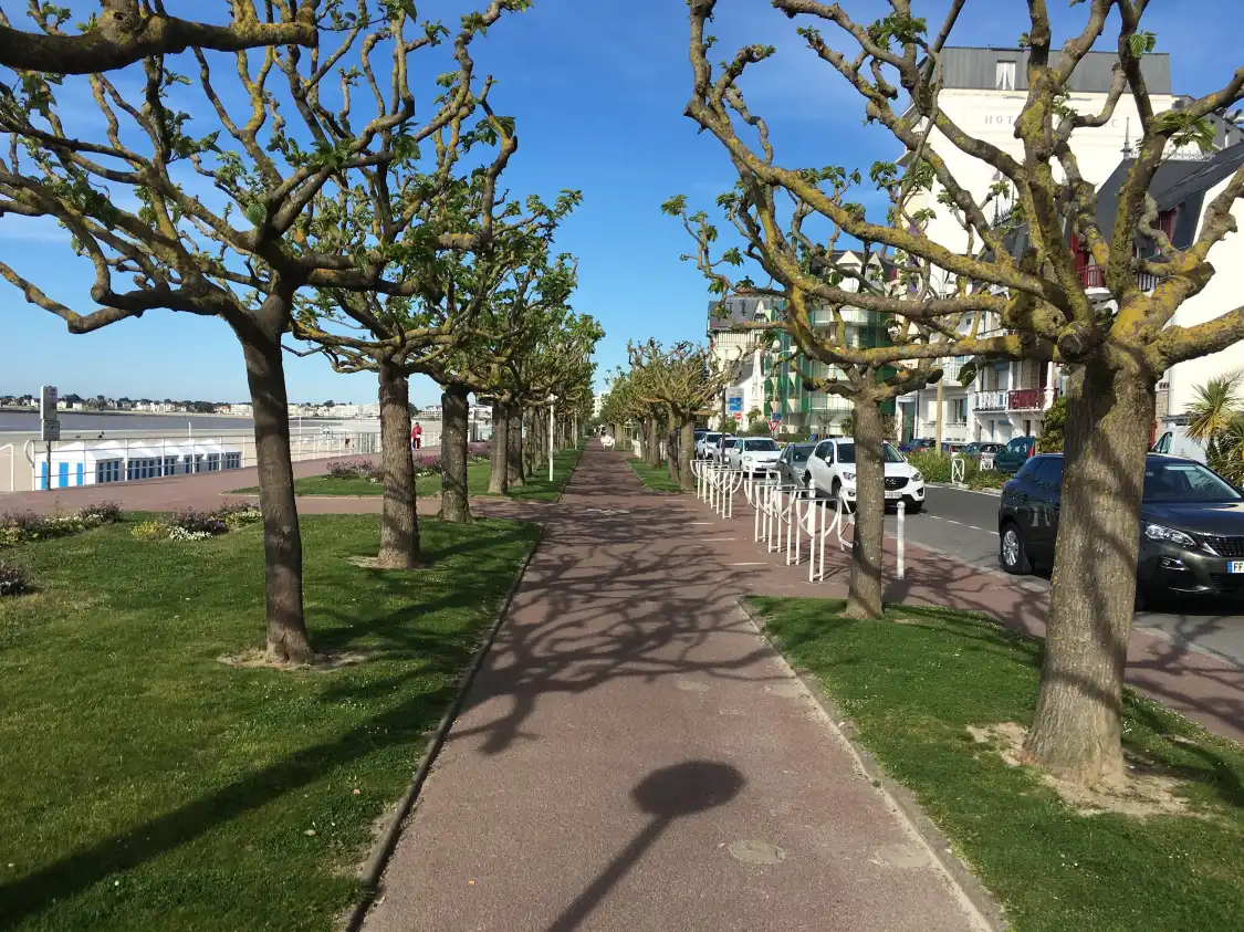Hotels near Esplanade Benoît