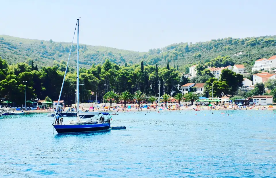 3_Boat Party Split