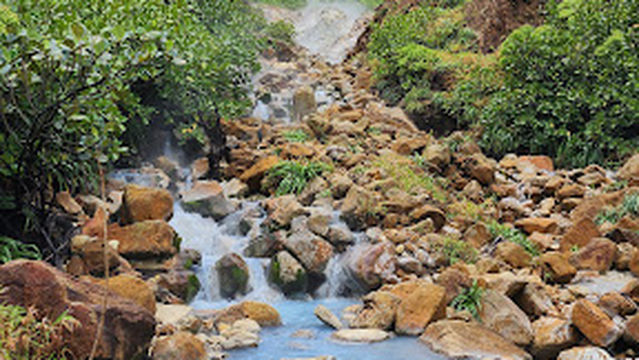 Trailhead start for Boiling Lake