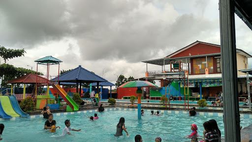 Kolam Renang Hidayatullah