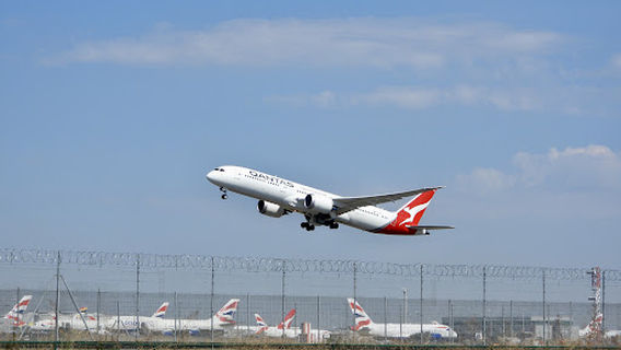 Heathrow T5 plane spotting point