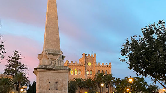 Plaza de los Pinos