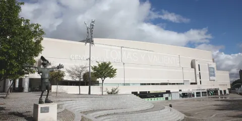 centro de arte tomas y valiente