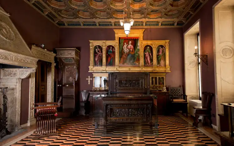 Các khách sạn gần Bagatti Valsecchi Museum