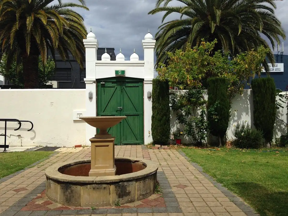 Perth Mosque周辺のホテル