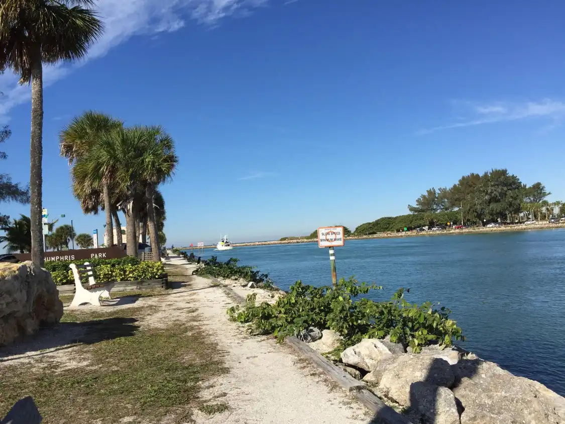 Hotels near Venetian Waterway Park