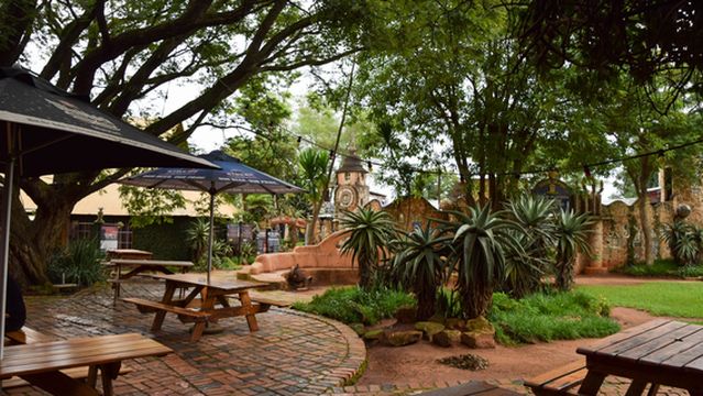 House On Fire / Malandelas Restaurant