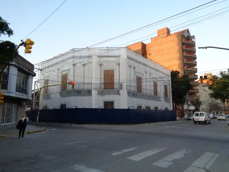 Hotel dekat Casa de Estanislao Lopez
