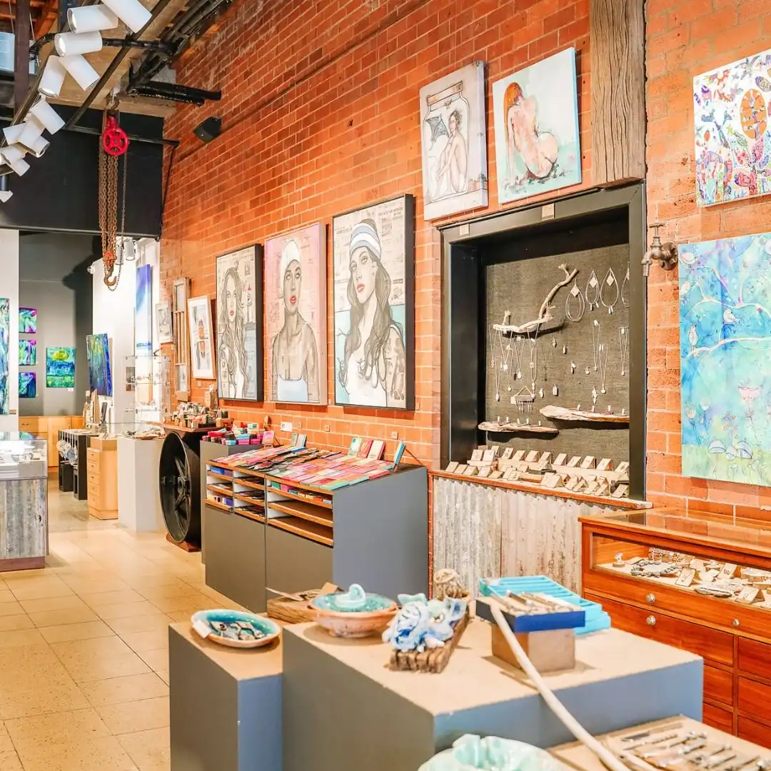 Hotels near UnderArt Gallery