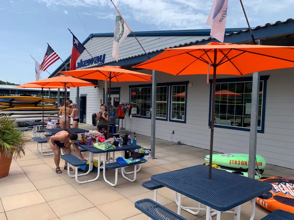 Hotels near Lakeway Marina