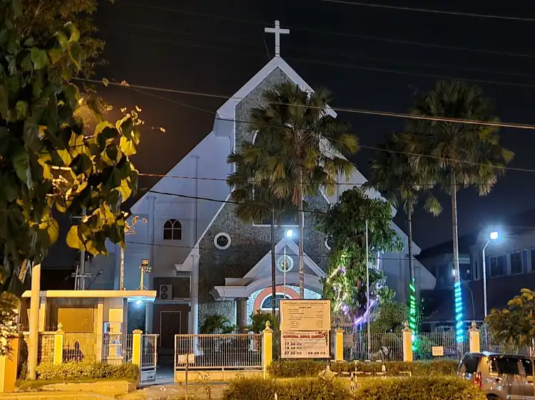 Hotels near Gereja Katolik Santo Franciscus Xaverius, Kidul Loji