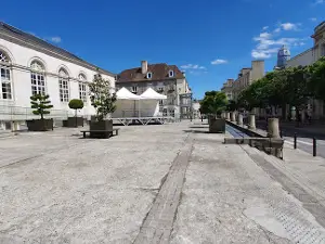 Halle aux Toiles