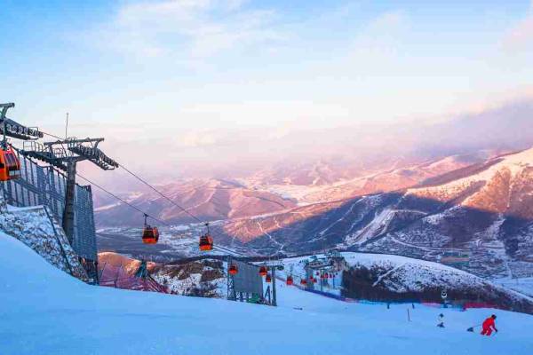 Beginner Ski Pass with Gear (Adult)