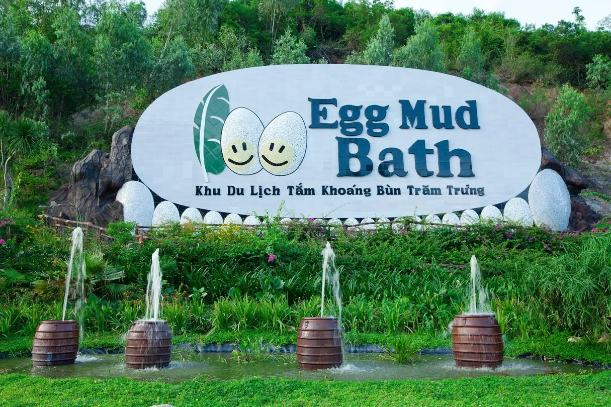 2_100 Egg Theme Park