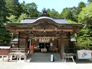 Yoshitsuneshiryokan Shrine