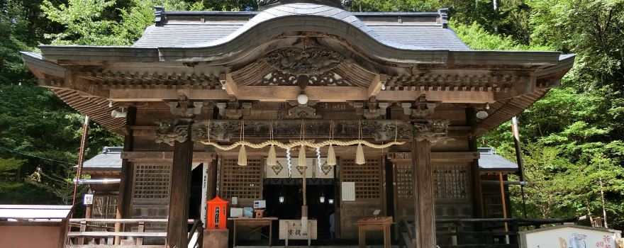 Yoshitsuneshiryokan Shrine