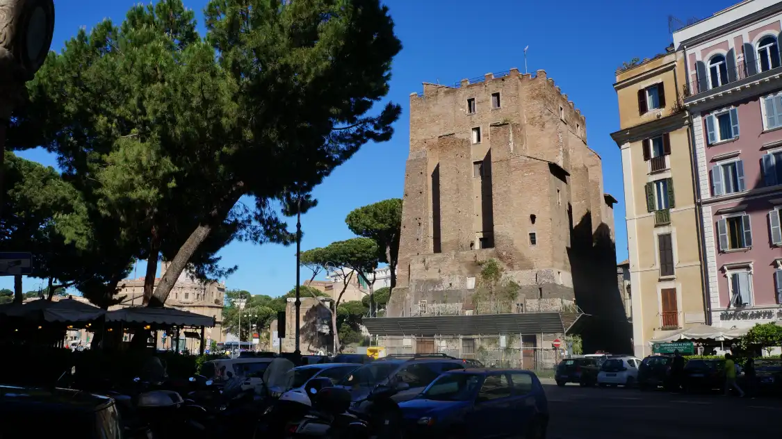 Hotel in zona Torre dei Conti