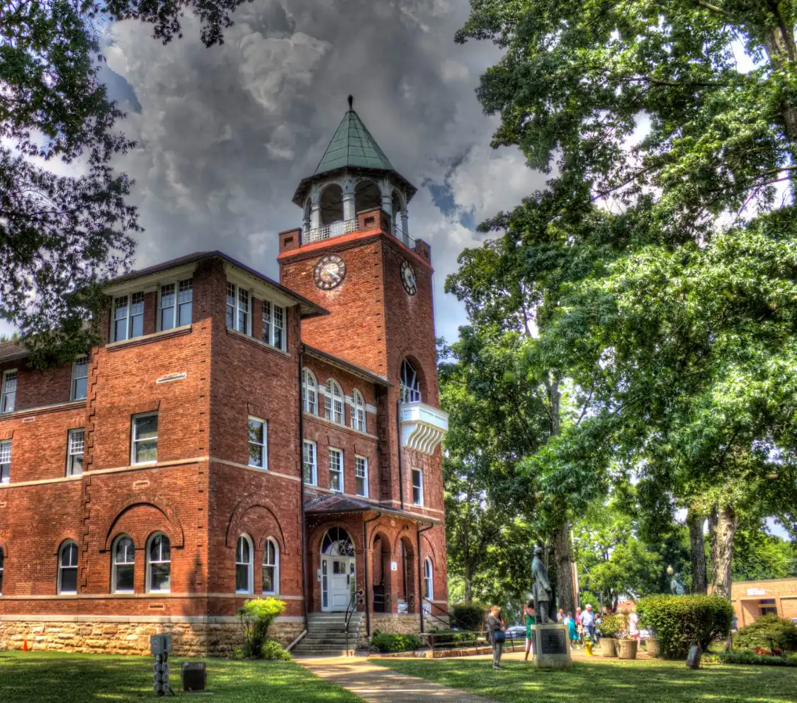 Rhea County Courthouse 주변 호텔