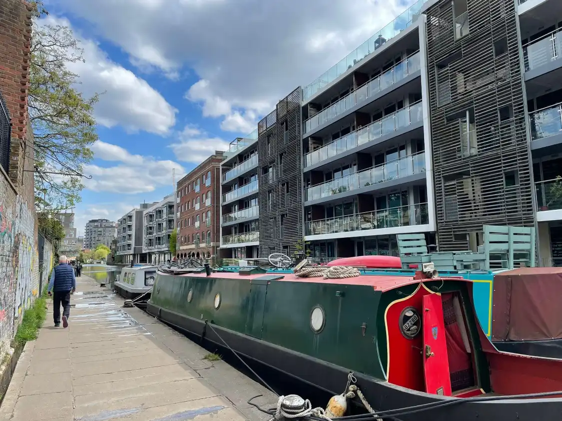 カムデン ロック カナルサイド周辺のホテル