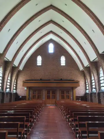 Hotel berhampiran Saint Louis Catholic Church