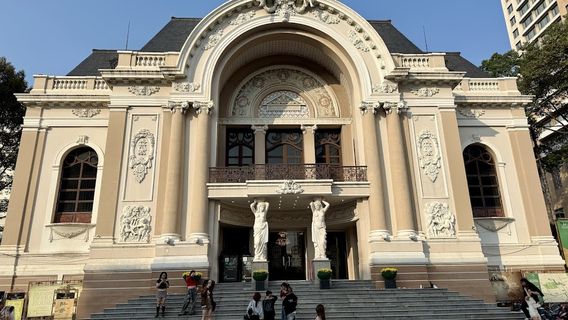 A O Show - Lune Production (Saigon Opera House)