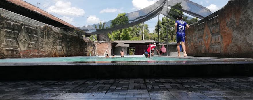 Kolam Renang Balong