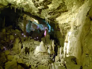 Lost World Caverns