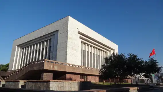 キルギスタンでのあらゆる種類の翻訳者、ガイド、チャーターチャーター車、写真家、ビジネスエスコート、医療同行、旅行ガイド、カスタマイズ