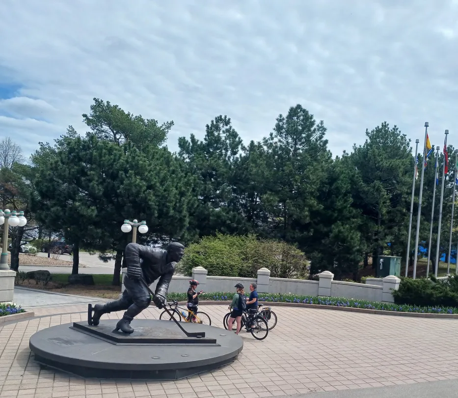 5_Maurice Richard Monument