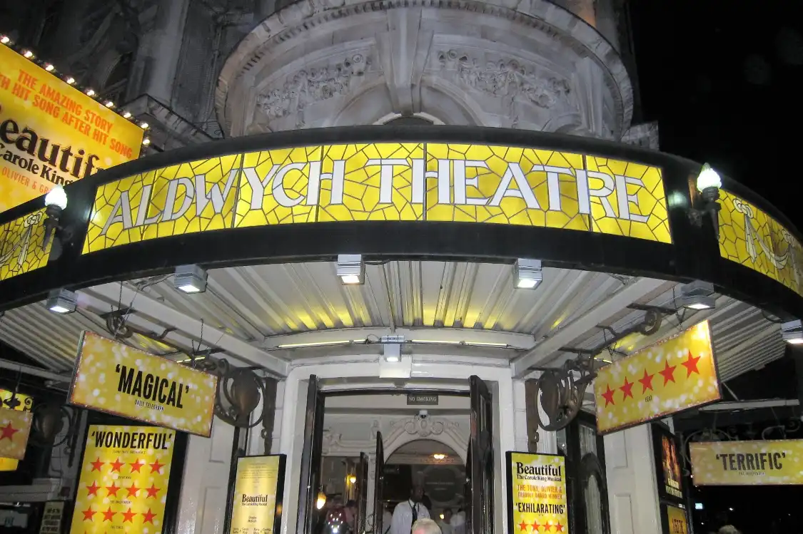 Hotel in zona Beautiful the Carole King Musical