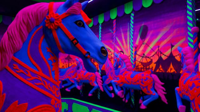 GLOBALLS Brighton - UV Mini Golf & Games
