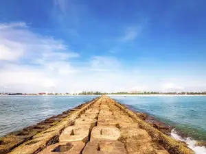 Bãi tắm Cửa Việt