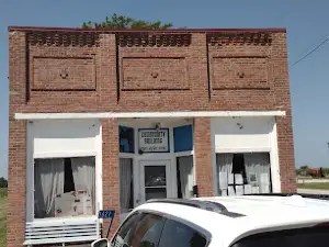 Beaconsfield Supply Store (The First Hy-Vee)
