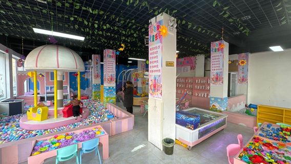 xiao fei xiang yun ying tong jing pin guan ( he xie lu dian )