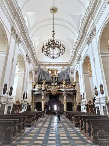 Hôtels à proximité de : Église Saints-Pierre-et-Paul