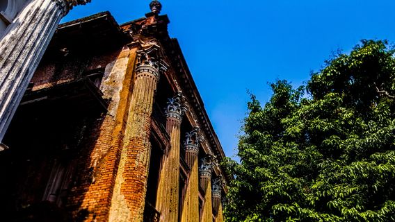 Baliati Jamidar Bari