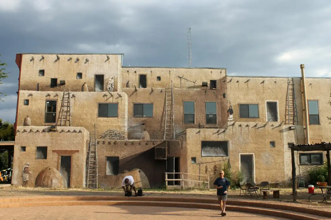 Отели рядом с достопримечательностью «Cortez Cultural Center»
