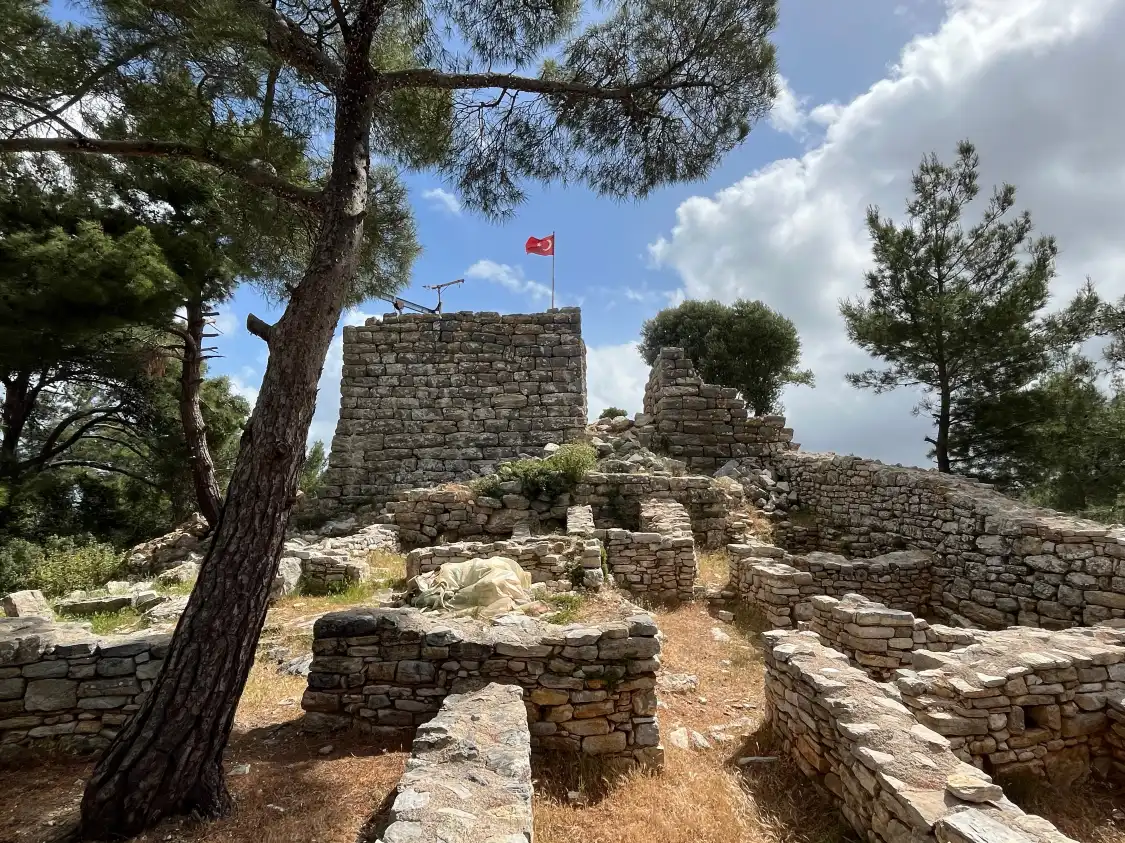 Hotels near Pedasa Antique City