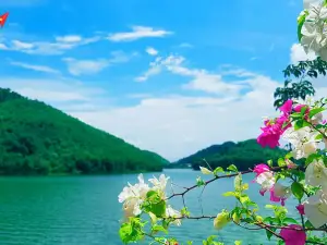Nui Coc Lake